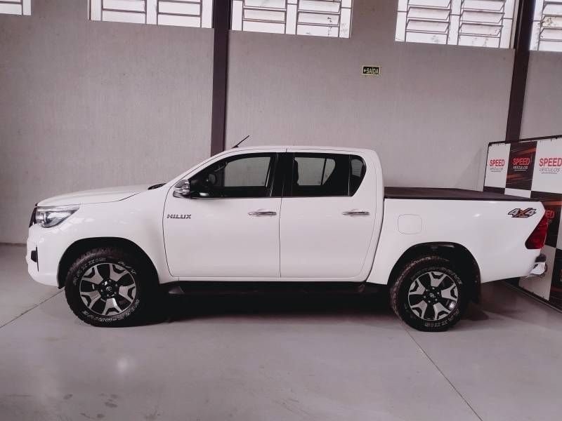 TOYOTA - HILUX - 2019/2019 - Branca - R$ 209.900,00