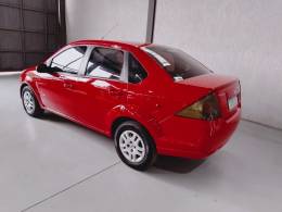 FORD - FIESTA - 2013/2014 - Vermelha - R$ 38.900,00