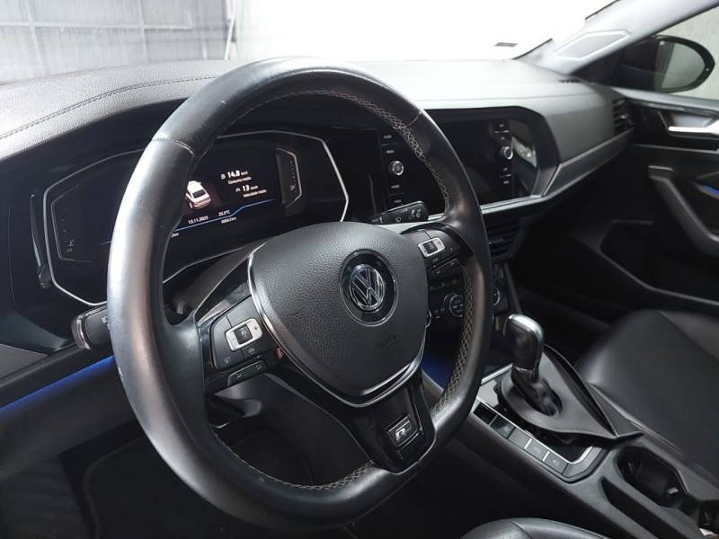 VOLKSWAGEN - JETTA - 2018/2018 - Branca - R$ 106.900,00