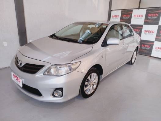 TOYOTA - COROLLA - 2011/2012 - Prata - R$ 61.900,00