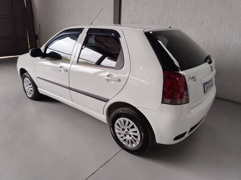 FIAT - PALIO - 2014/2015 - Branca - R$ 34.500,00