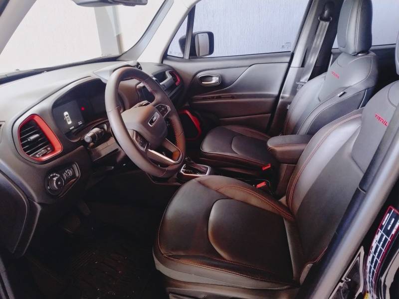 JEEP - RENEGADE - 2022/2023 - Preta - R$ 135.900,00