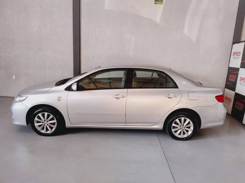 TOYOTA - COROLLA - 2011/2012 - Prata - R$ 61.900,00