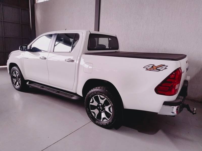 TOYOTA - HILUX - 2019/2019 - Branca - R$ 209.900,00
