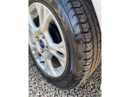 FORD - KA + - 2014/2015 - Branca - R$ 42.900,00