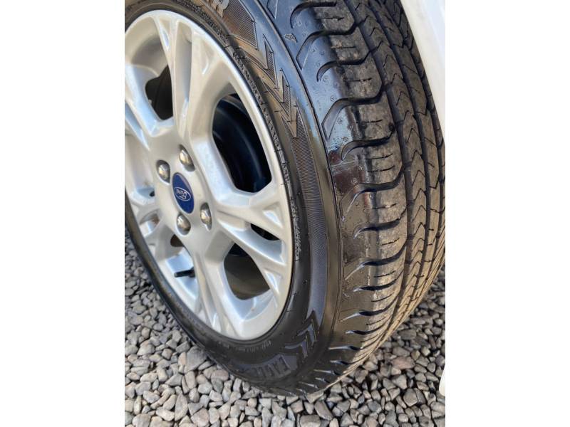FORD - KA + - 2014/2015 - Branca - R$ 42.900,00
