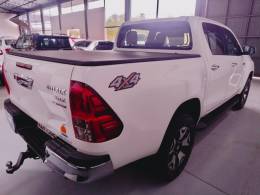 TOYOTA - HILUX - 2019/2019 - Branca - R$ 209.900,00