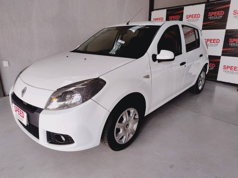 RENAULT - SANDERO - 2013/2014 - Branca - R$ 36.900,00