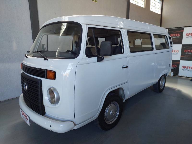 VOLKSWAGEN - KOMBI - 2010/2011 - Branca - R$ 52.900,00