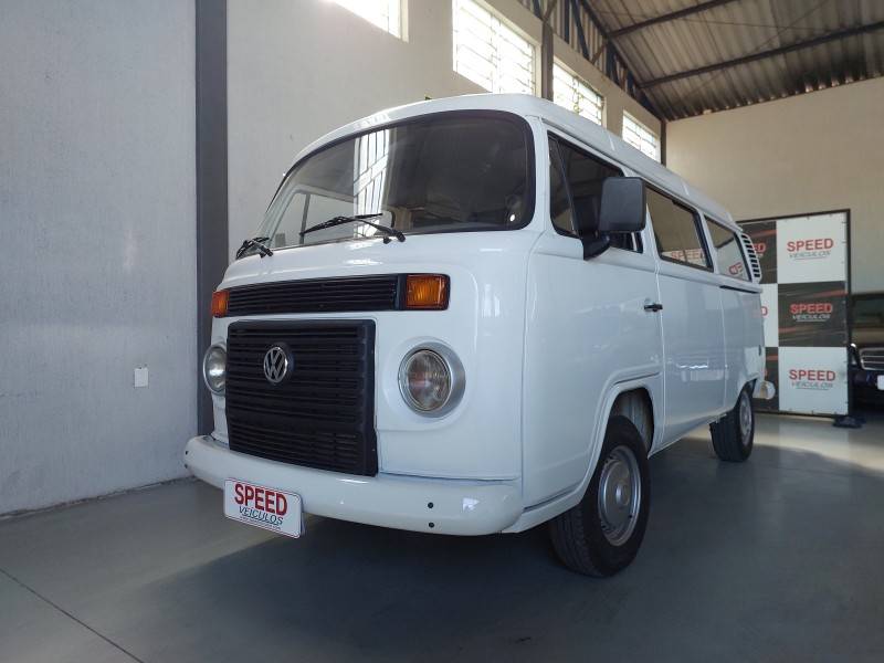 VOLKSWAGEN - KOMBI - 2010/2011 - Branca - R$ 52.900,00