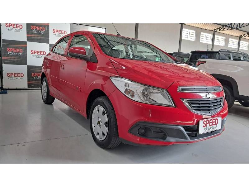 CHEVROLET - ONIX - 2012/2013 - Vermelha - R$ 39.800,00