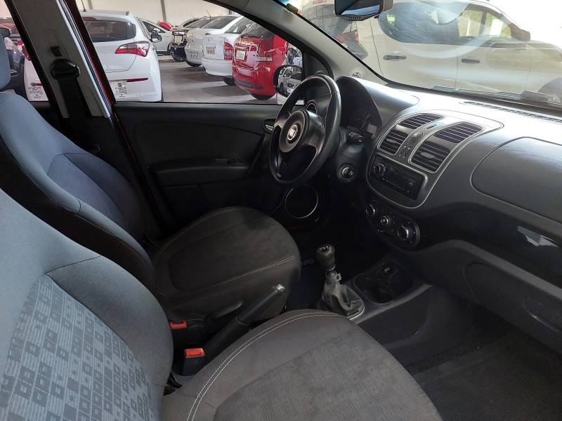 FIAT - PALIO - 2016/2017 - Vermelha - R$ 43.900,00