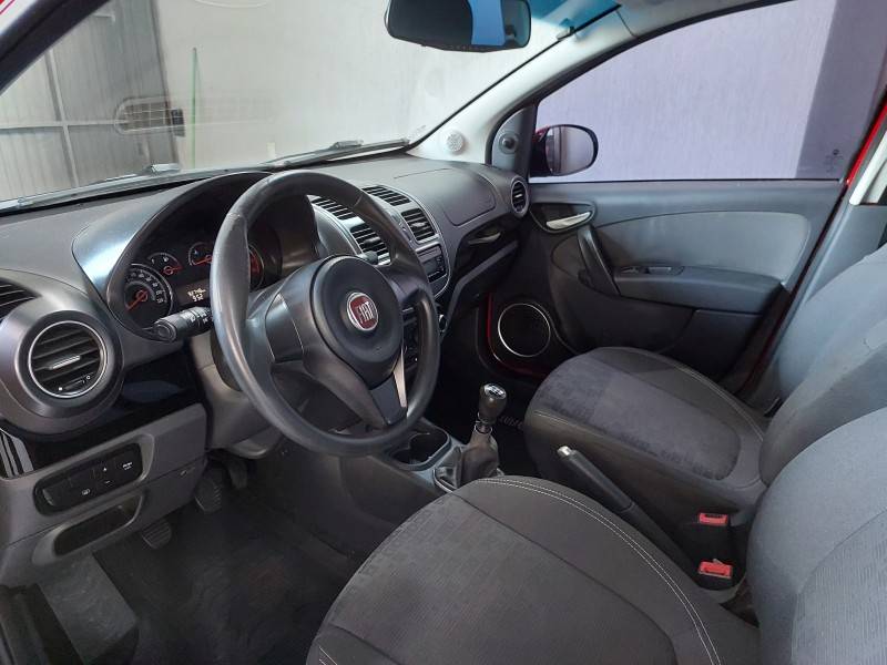 FIAT - PALIO - 2016/2017 - Vermelha - R$ 43.900,00