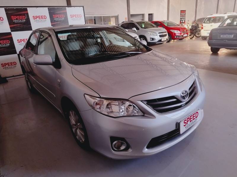 TOYOTA - COROLLA - 2011/2012 - Prata - R$ 61.900,00