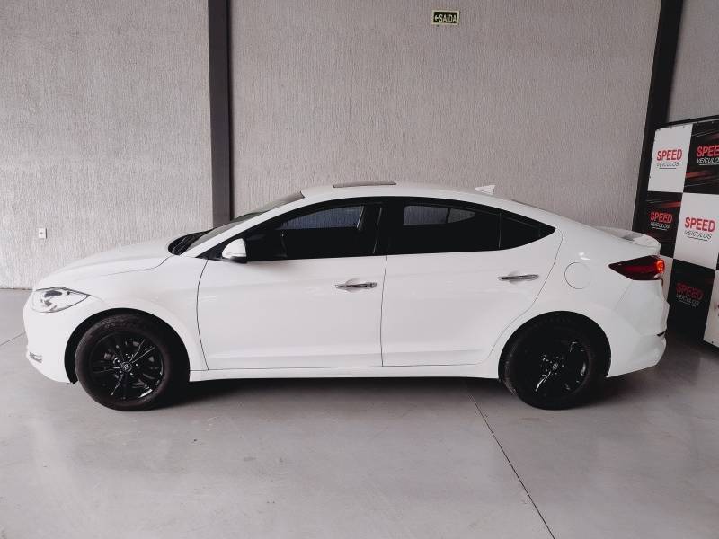 HYUNDAI - ELANTRA - 2016/2017 - Branca - R$ 81.900,00