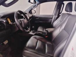TOYOTA - HILUX - 2019/2019 - Branca - R$ 209.900,00