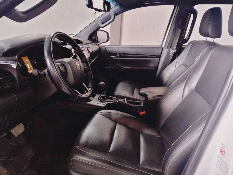 TOYOTA - HILUX - 2019/2019 - Branca - R$ 209.900,00