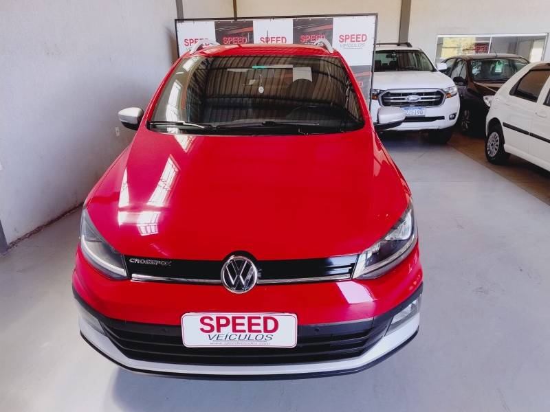 VOLKSWAGEN - CROSSFOX - 2017/2018 - Vermelha - R$ 63.900,00