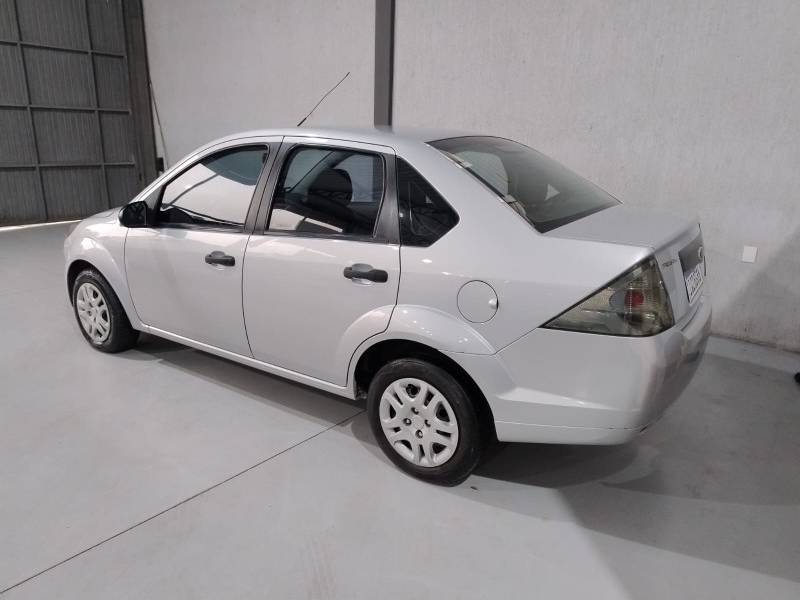 FORD - FIESTA - 2010/2011 - Prata - R$ 34.900,00