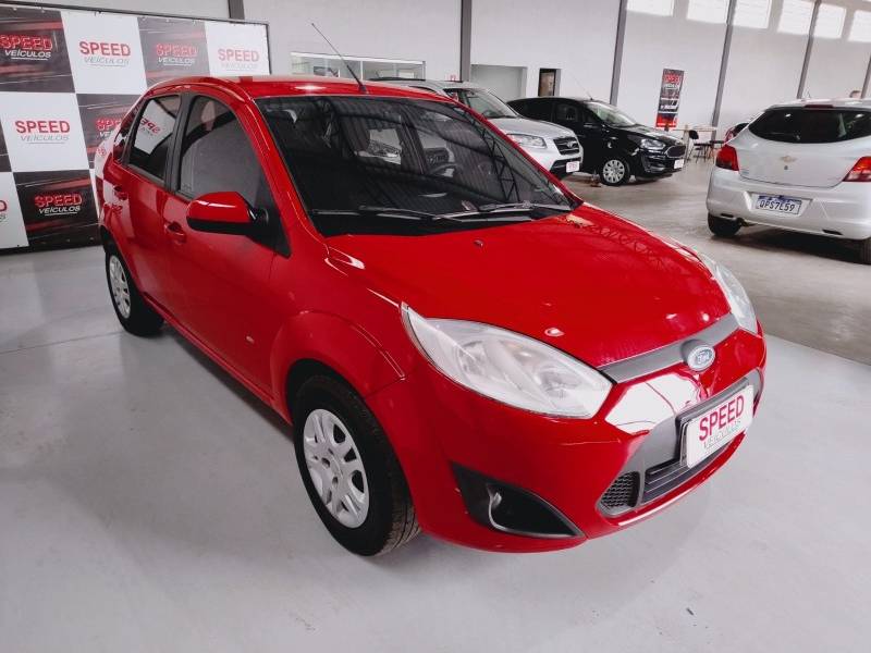 FORD - FIESTA - 2013/2014 - Vermelha - R$ 38.900,00