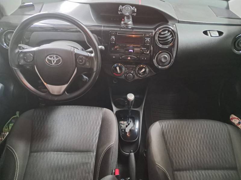 TOYOTA - ETIOS - 2016/2017 - Prata - R$ 59.800,00