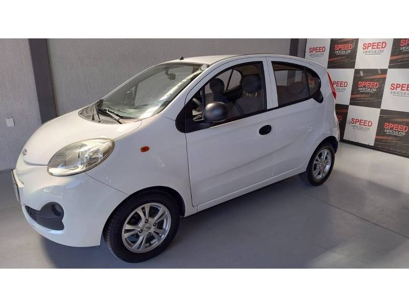 CHERY - QQ - 2017/2018 - Branca - R$ 35.900,00