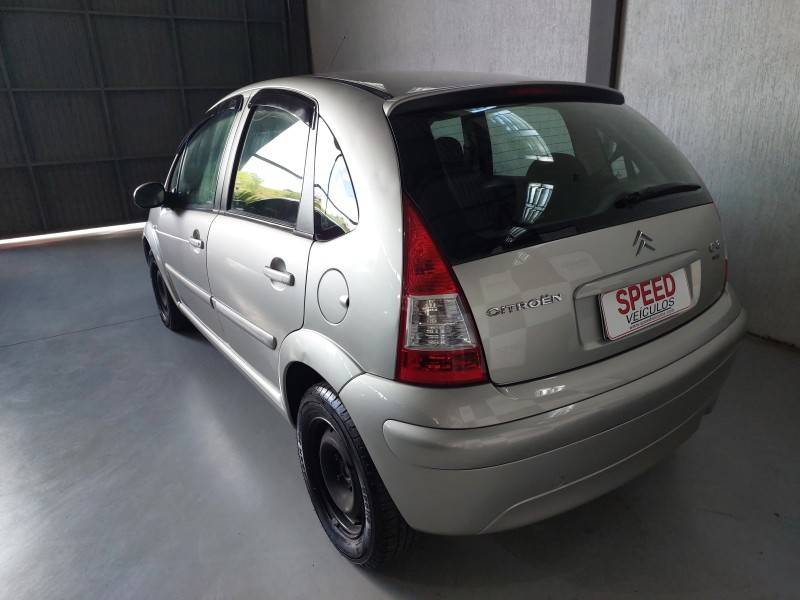 CITROËN - C3 - 2007/2008 - Prata - R$ 21.900,00