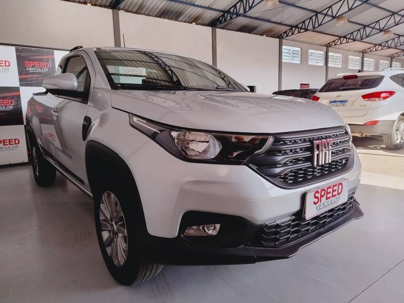 FIAT - STRADA - 2021/2022 - Prata - R$ 83.900,00