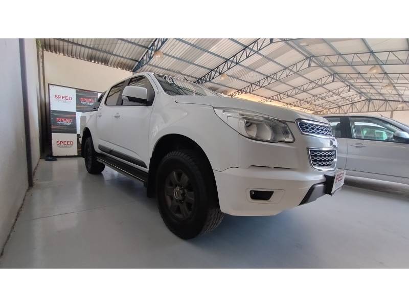 CHEVROLET - S10 - 2013/2014 - Branca - R$ 96.900,00