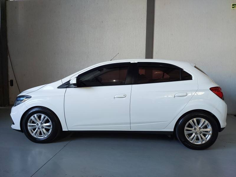 CHEVROLET - ONIX - 2014/2015 - Branca - R$ 50.900,00