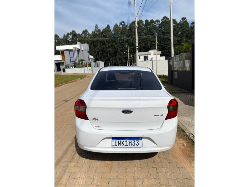 FORD - KA + - 2014/2015 - Branca - R$ 42.900,00