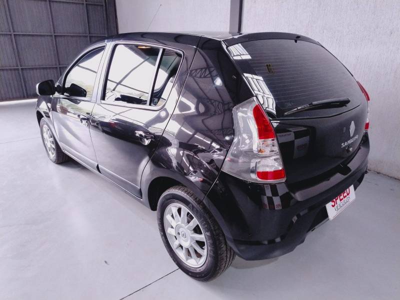 RENAULT - SANDERO - 2014/2014 - Preta - R$ 36.900,00