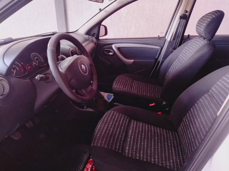 RENAULT - SANDERO - 2013/2014 - Branca - R$ 36.900,00
