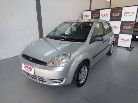 FORD - FIESTA - 2003/2004 - Branca - R$ 17.900,00