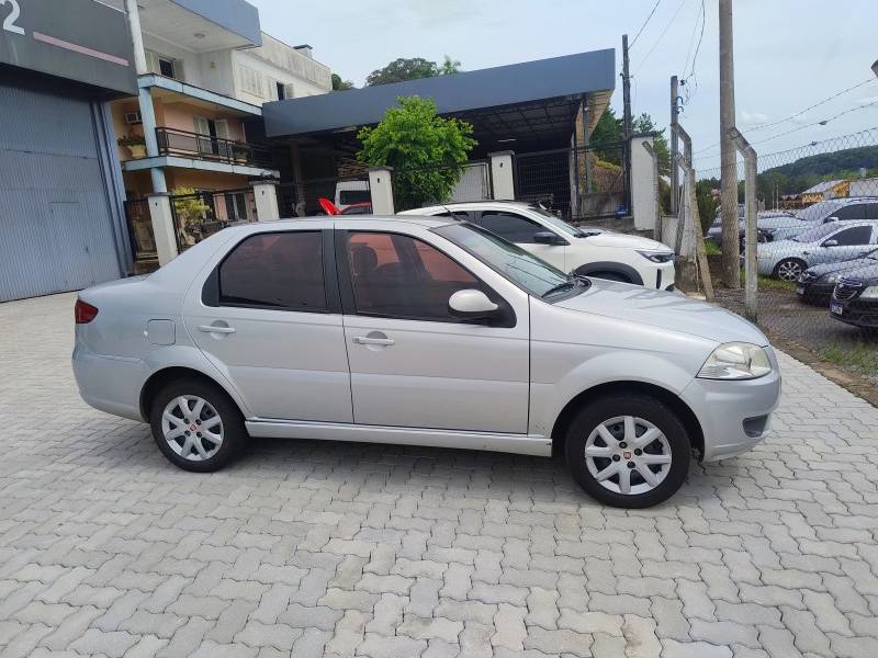 FIAT - SIENA - 2013/2013 - Prata - R$ 38.900,00