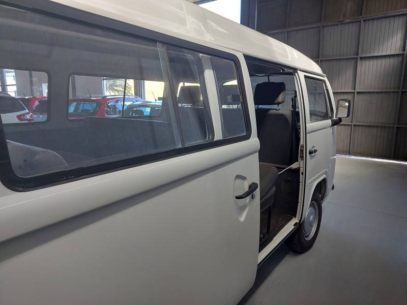 VOLKSWAGEN - KOMBI - 2010/2011 - Branca - R$ 52.900,00