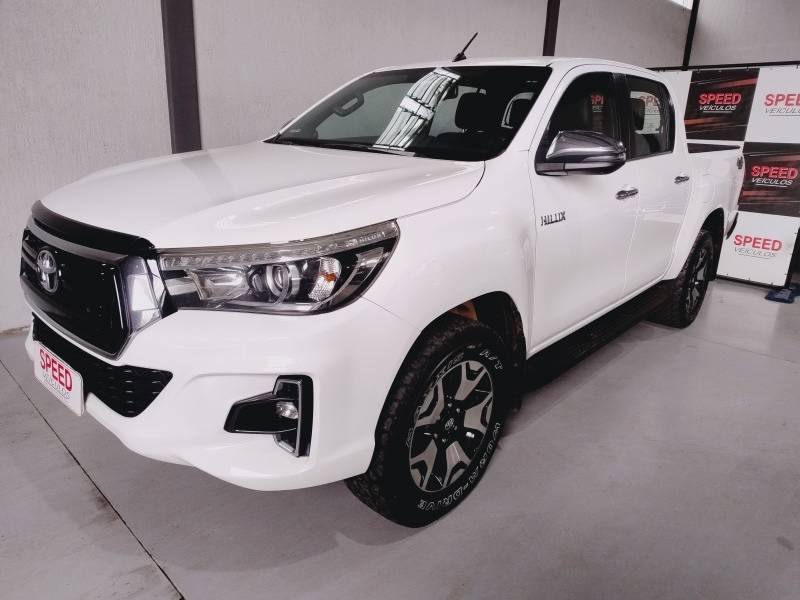 TOYOTA - HILUX - 2019/2019 - Branca - R$ 209.900,00