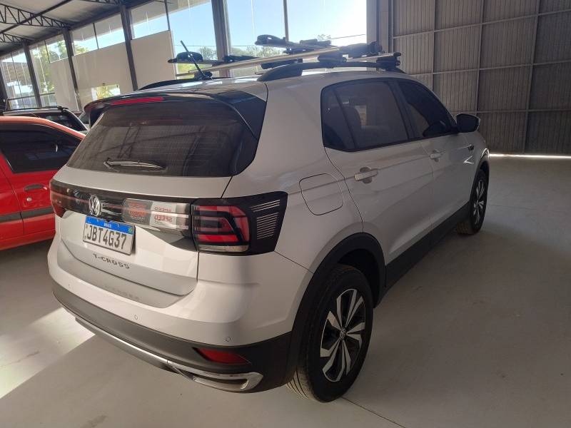 VOLKSWAGEN - T-CROSS - 2022/2023 - Prata - R$ 112.900,00