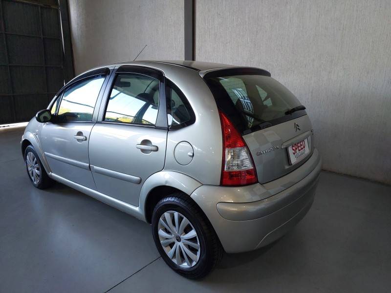 CITROËN - C3 - 2007/2008 - Prata - R$ 21.900,00