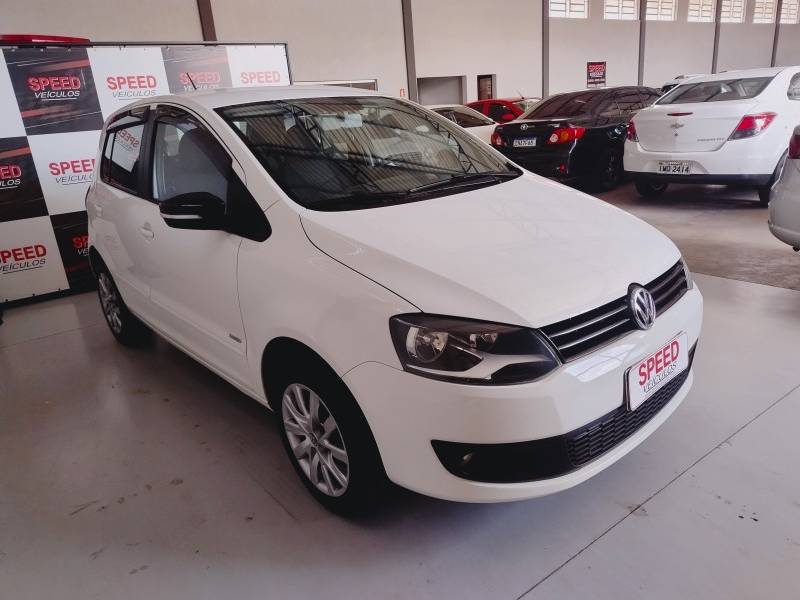 VOLKSWAGEN - FOX - 2014/2014 - Branca - R$ 43.900,00