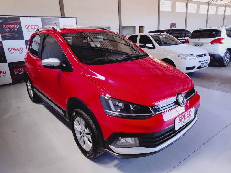 VOLKSWAGEN - CROSSFOX - 2017/2018 - Vermelha - R$ 63.900,00