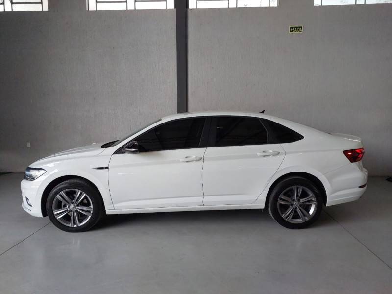 VOLKSWAGEN - JETTA - 2018/2018 - Branca - R$ 106.900,00
