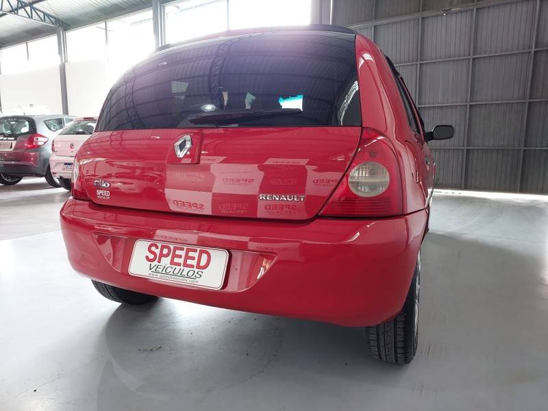 RENAULT - CLIO - 2009/2010 - Vermelha - R$ 25.900,00