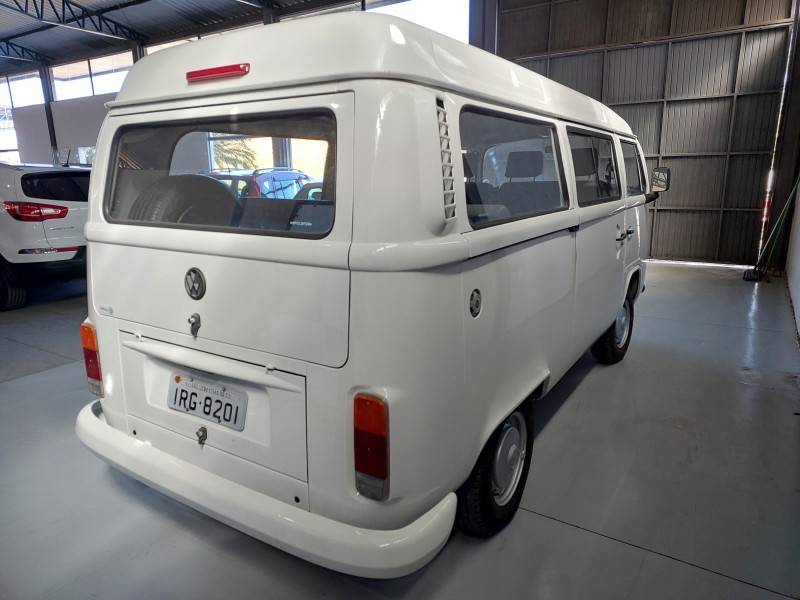 VOLKSWAGEN - KOMBI - 2010/2011 - Branca - R$ 52.900,00