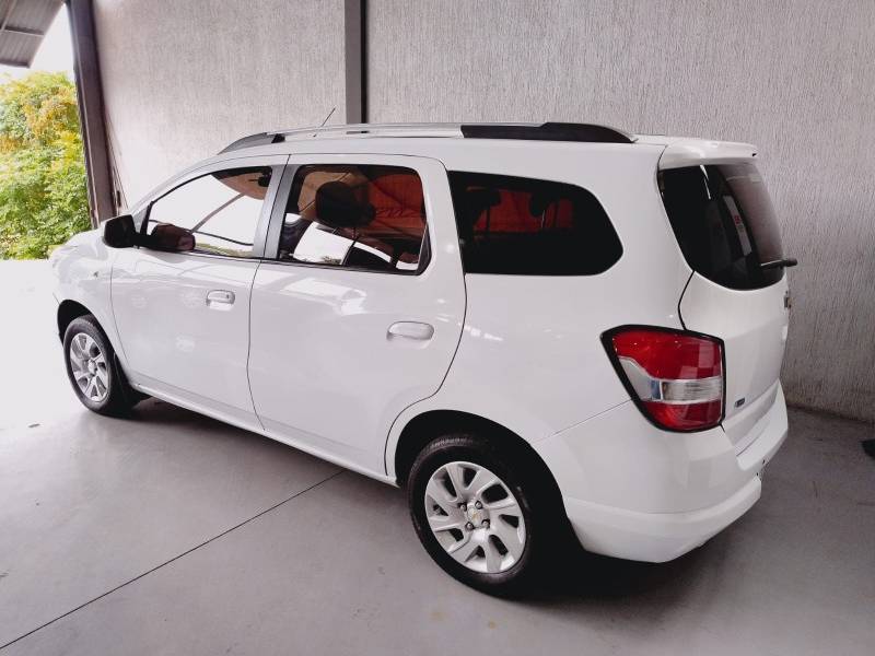 CHEVROLET - SPIN - 2012/2013 - Branca - R$ 54.900,00