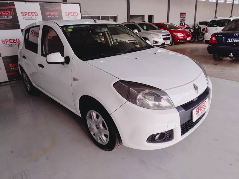 RENAULT - SANDERO - 2013/2014 - Branca - R$ 36.900,00