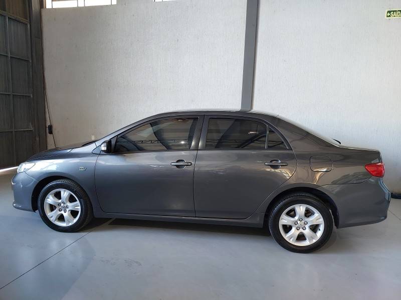 TOYOTA - COROLLA - 2011/2011 - Prata - R$ 62.900,00