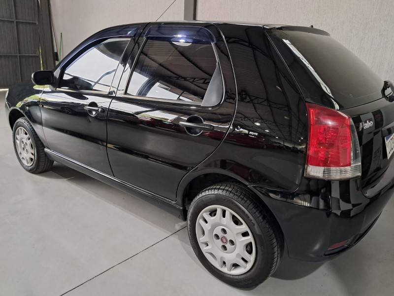 FIAT - PALIO - 2008/2009 - Preta - R$ 29.800,00