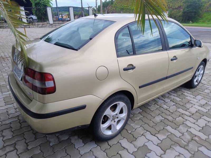 VOLKSWAGEN - POLO SEDAN - 2003/2003 - Bege - R$ 23.900,00