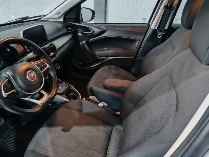 FIAT - CRONOS - 2018/2019 - Prata - R$ 59.900,00